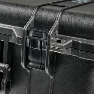 PELI_P2 1560_Studio Case_On White_Detail Push Latch