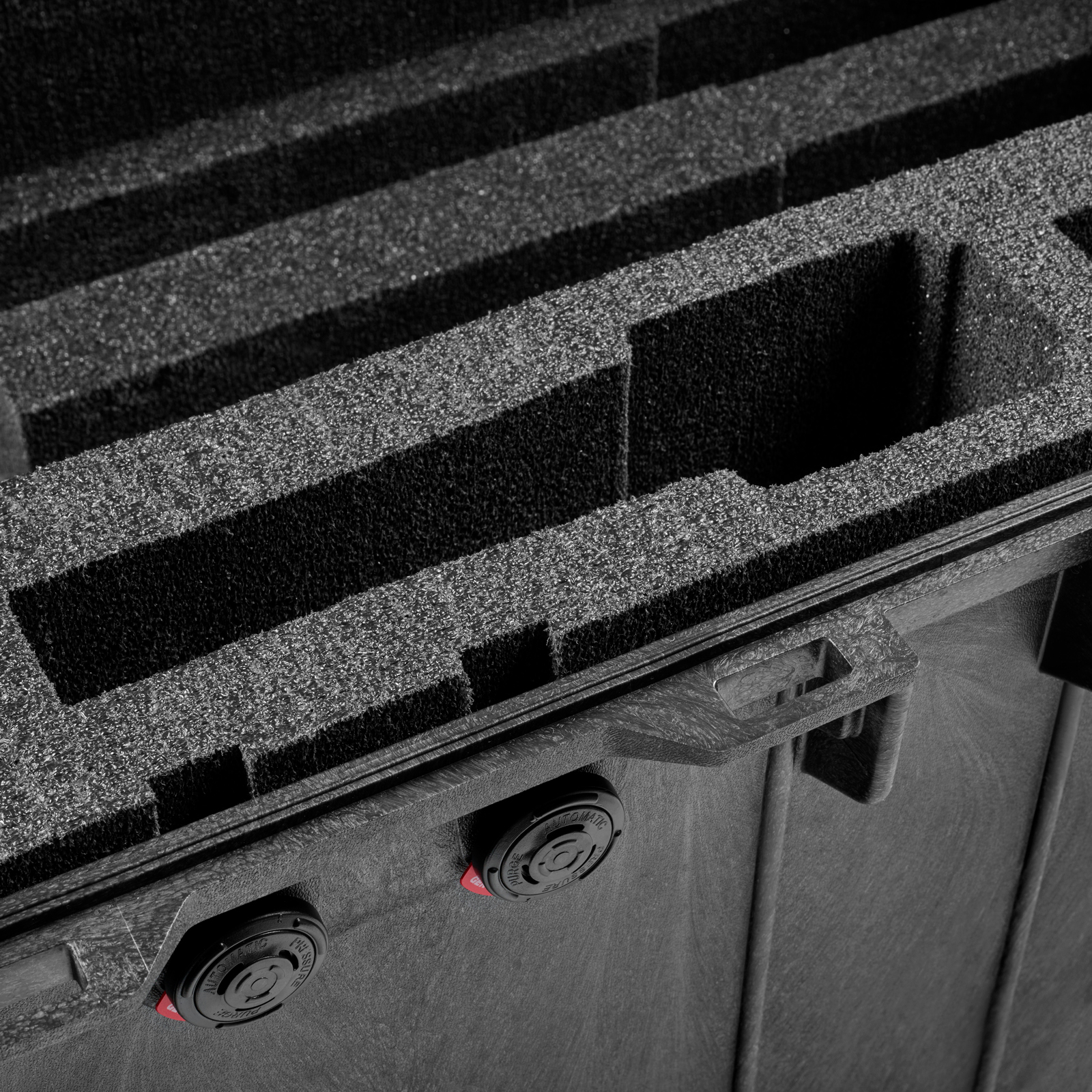 PEL_1740_3AR_DETAIL_HANDGUN_med