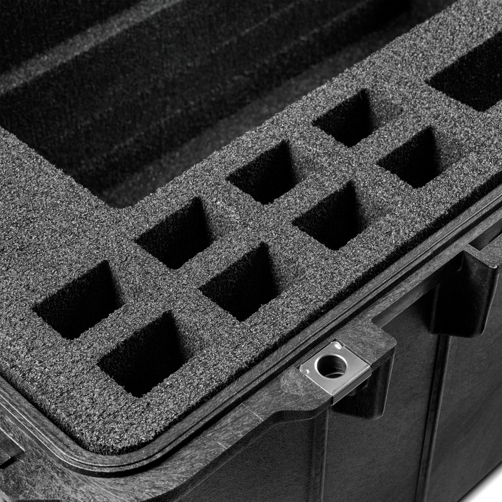 PEL_1740_3AR_DETAIL_PISTOLMAG_med