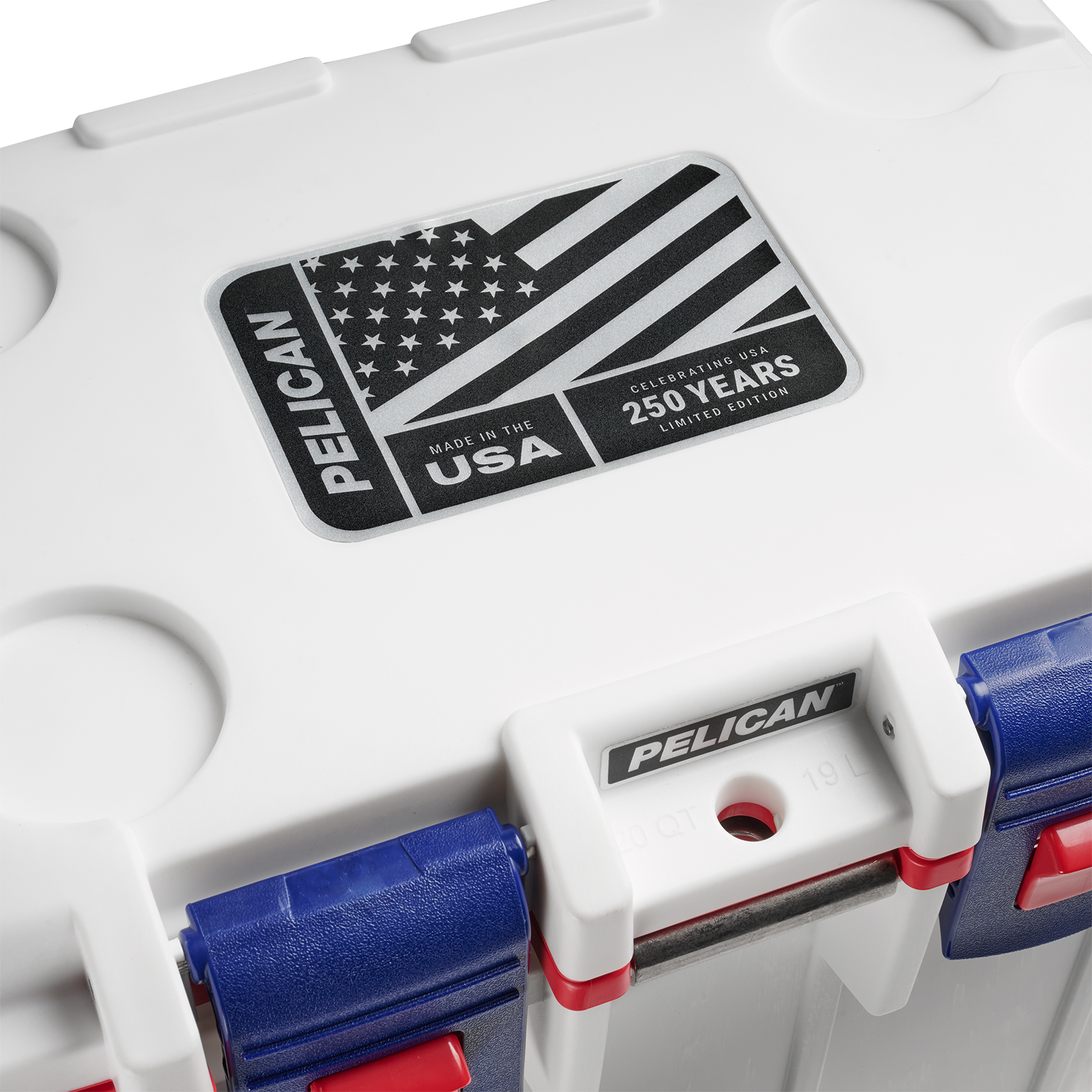 PEL_AM250_20QT_On_White_Detail