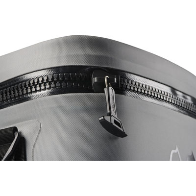 SP26_PEL_Cooler_Dayventure_Base_SOFT CBASE LTGRY_LightGray_Onwhite_Macro_Zipper