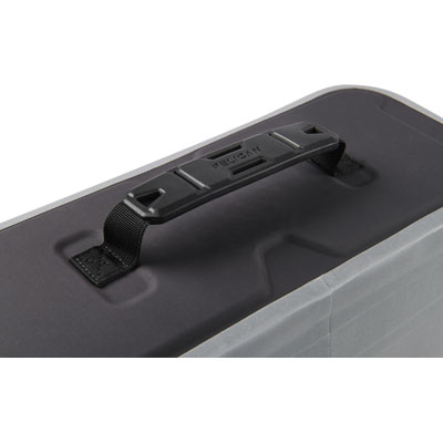 SP26_PEL_Carry_Dayventure_Grey_Onwhite_Detail Handle