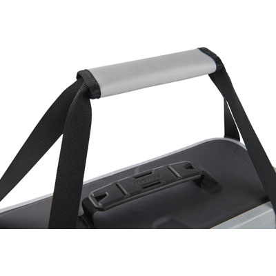 SP26_PEL_Carry_Dayventure_Grey_Onwhite_Detail Strap