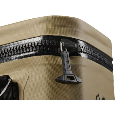 SP26_PEL_Cooler_Dayventure_Cube_SOFT CCUBE COYOTE_Coyote_Onwhite_Macro_Zipper
