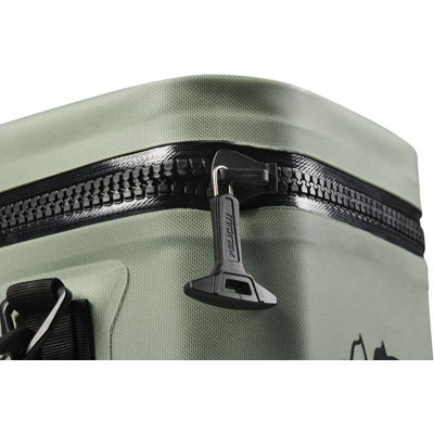 SP26_PEL_Cooler_Dayventure_Cube_SOFT CCUBE DSG_DesertSage_Onwhite_Macro_Zipper