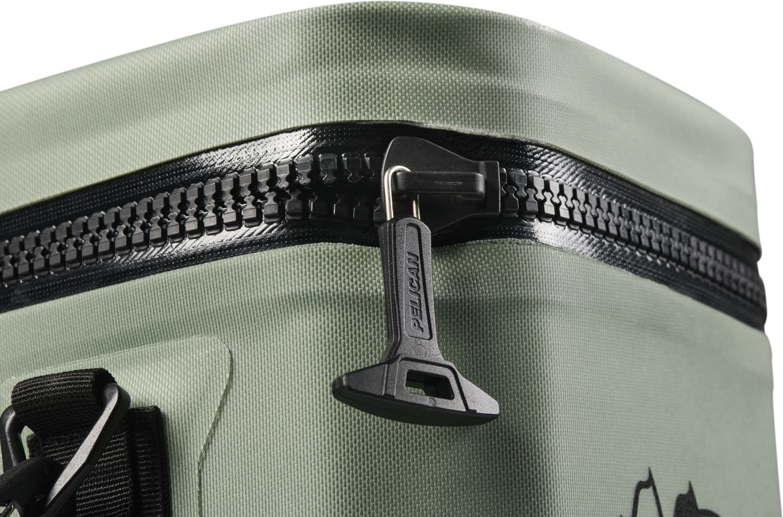 SP26_PEL_Cooler_Dayventure_Cube_SOFT CCUBE DSG_DesertSage_Onwhite_Macro_Zipper