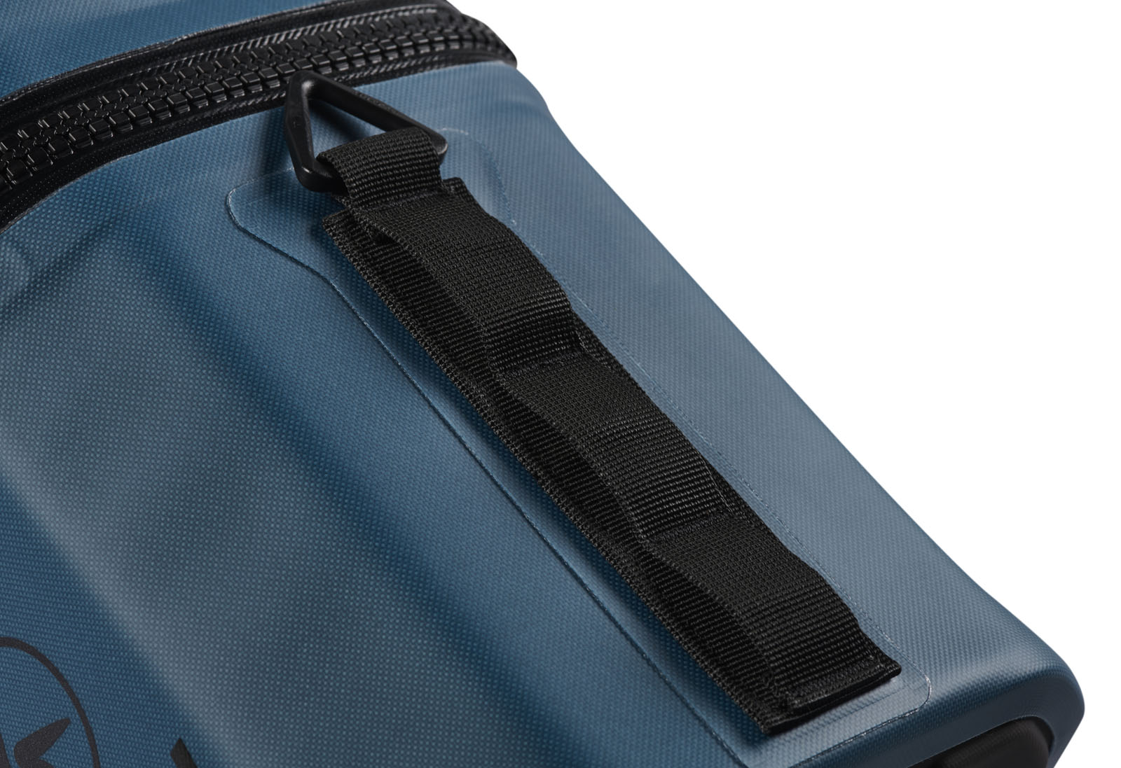 SP26_PEL_Cooler_Dayventure_Cube_SOFT CCUBE INDG_Indigo_Onwhite_Macro_Loops