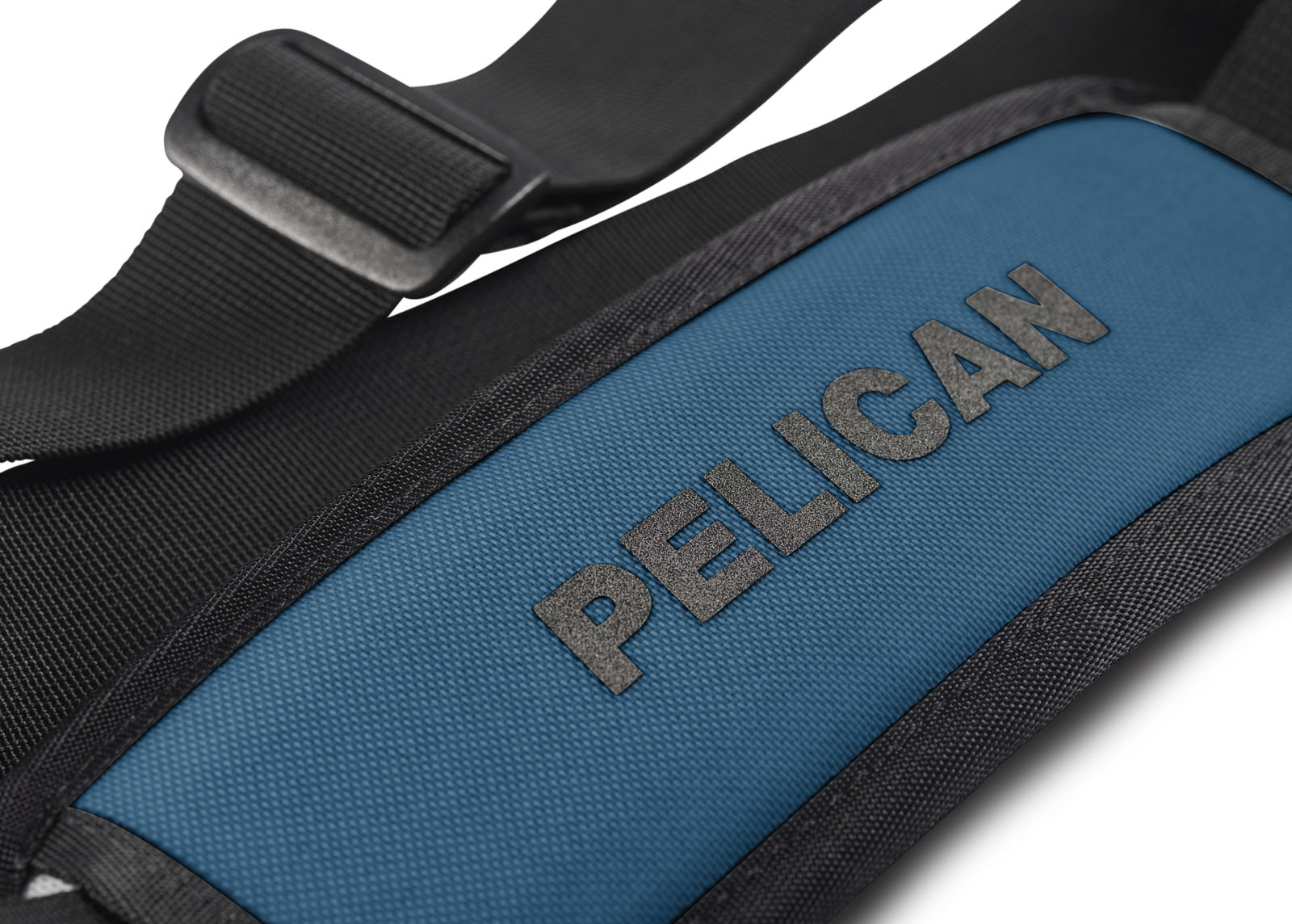 SP26_PEL_Cooler_Dayventure_Cube_SOFT CCUBE INDG_Indigo_Onwhite_Macro_Strap