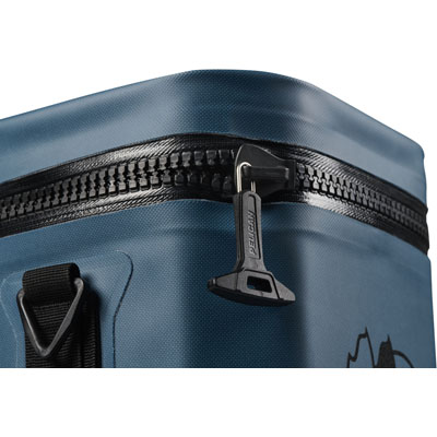 SP26_PEL_Cooler_Dayventure_Cube_SOFT CCUBE INDG_Indigo_Onwhite_Macro_Zipper