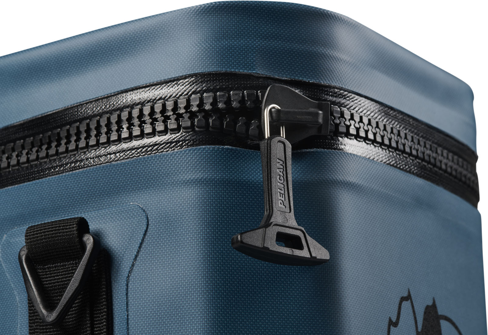 SP26_PEL_Cooler_Dayventure_Cube_SOFT CCUBE INDG_Indigo_Onwhite_Macro_Zipper