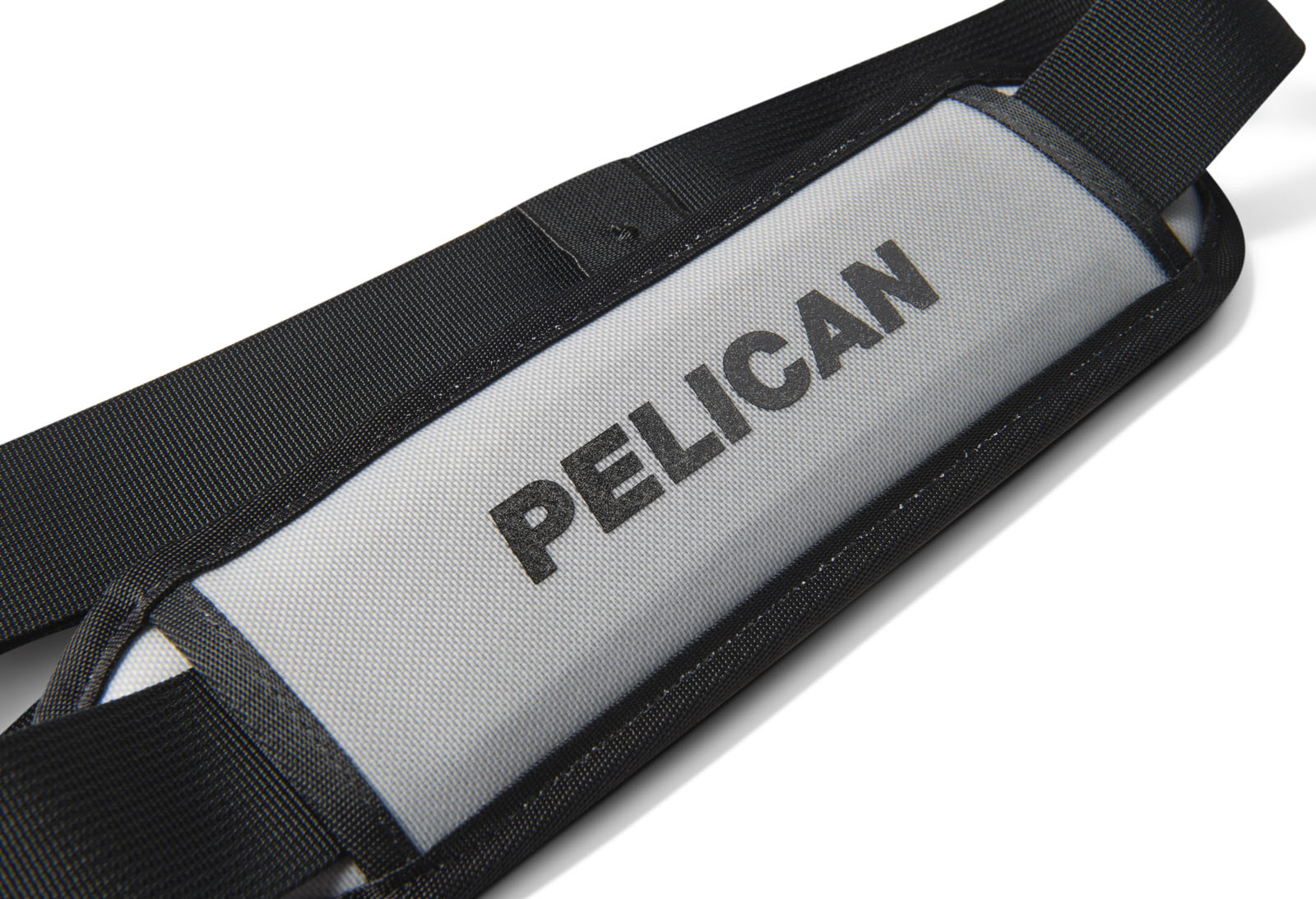 SP26_PEL_Tote_Dayventure_Grey_Onwhite_Detail2