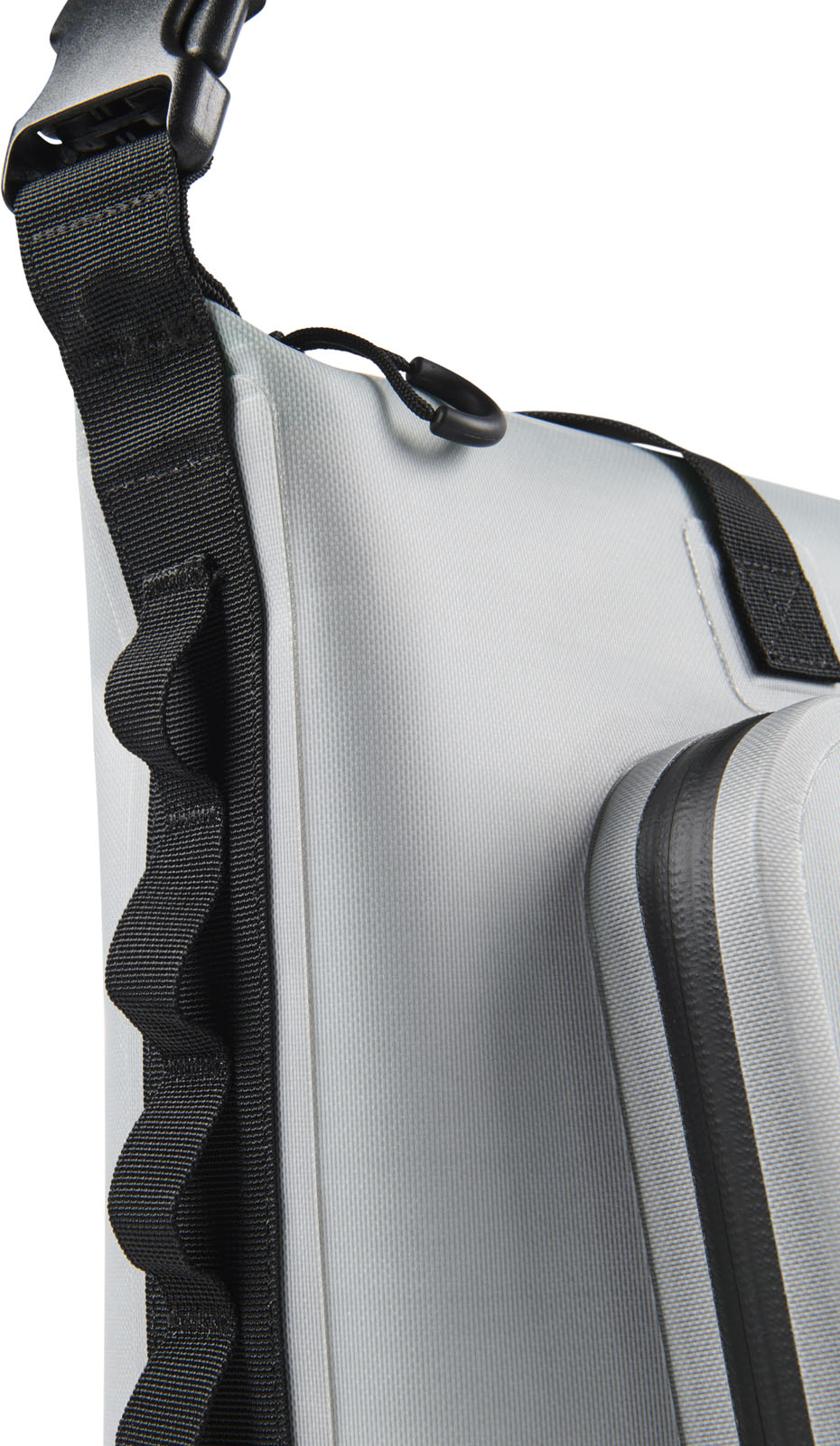 SP26_PEL_Tote_Dayventure_Grey_Onwhite_Detail3