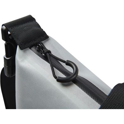 SP26_PEL_Tote_Dayventure_Grey_Onwhite_Detail5