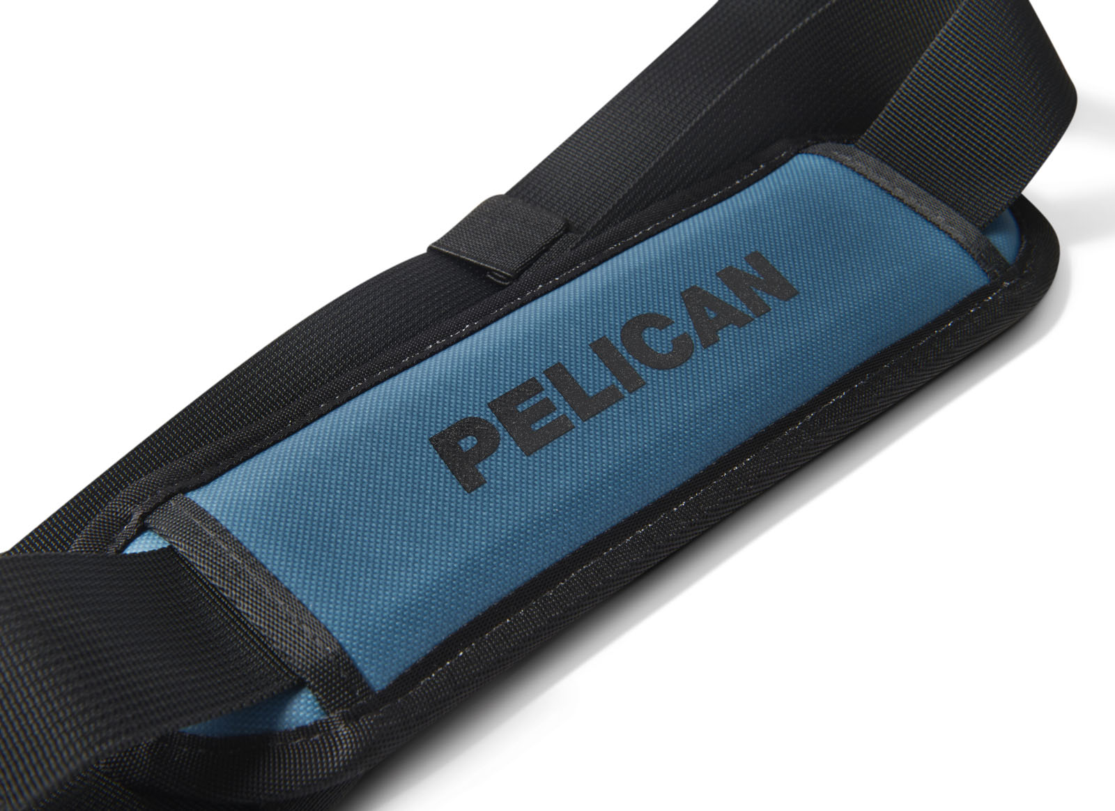 SP26_PEL_Tote_Dayventure_Indigo_Onwhite_Detail2