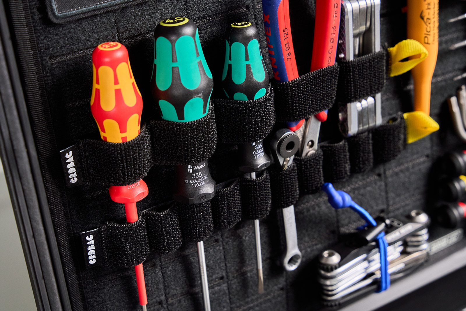 CRD_ACC_091_crdbag_hook_and_loop_organizer_straps_setup_06b