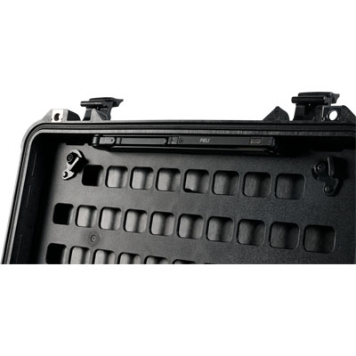 PELI_MODLIGHT_ONWHITE_PHOTO_CASE_USAGE_DETAIL_closed