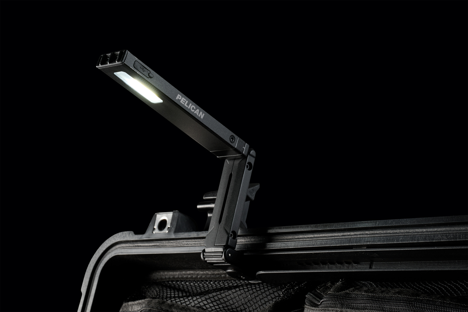 PEL_MODLIGHT_ONWHITE_Detail_wht