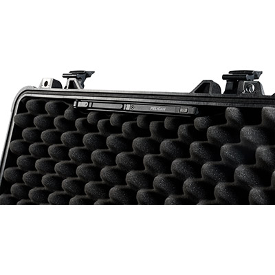 PEL_MODLIGHT_ONWHITE_PHOTO_CASE_USAGE_2_DETAIL_CLOSED