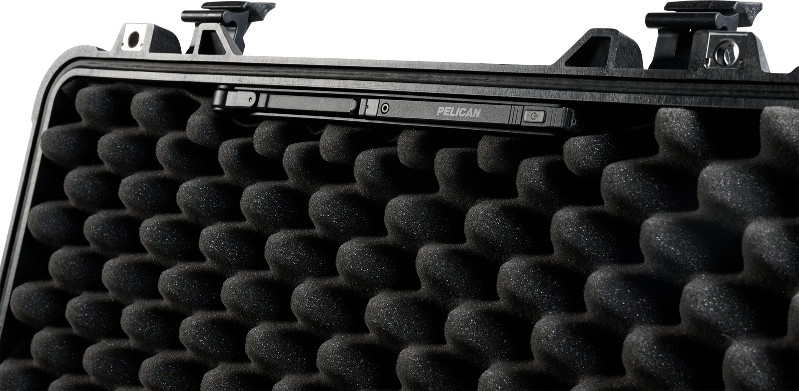 PEL_MODLIGHT_ONWHITE_PHOTO_CASE_USAGE_2_DETAIL_CLOSED