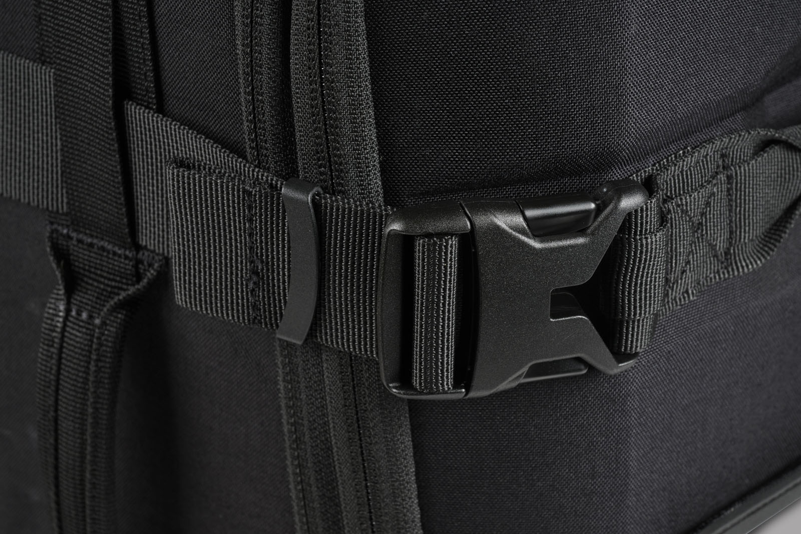 AEGIS 22L 4 WHEEL_BLK_DETAIL 4_Peli