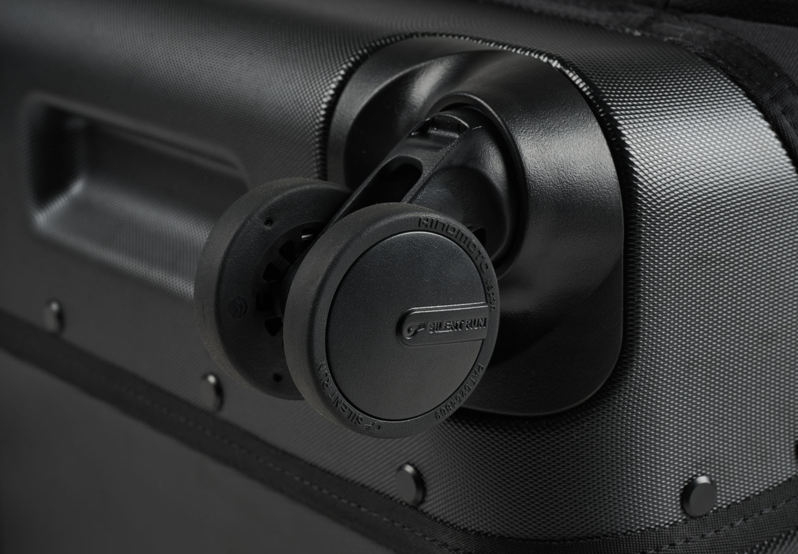 AEGIS_22L_4_WHEEL_BLK_DETAIL_6