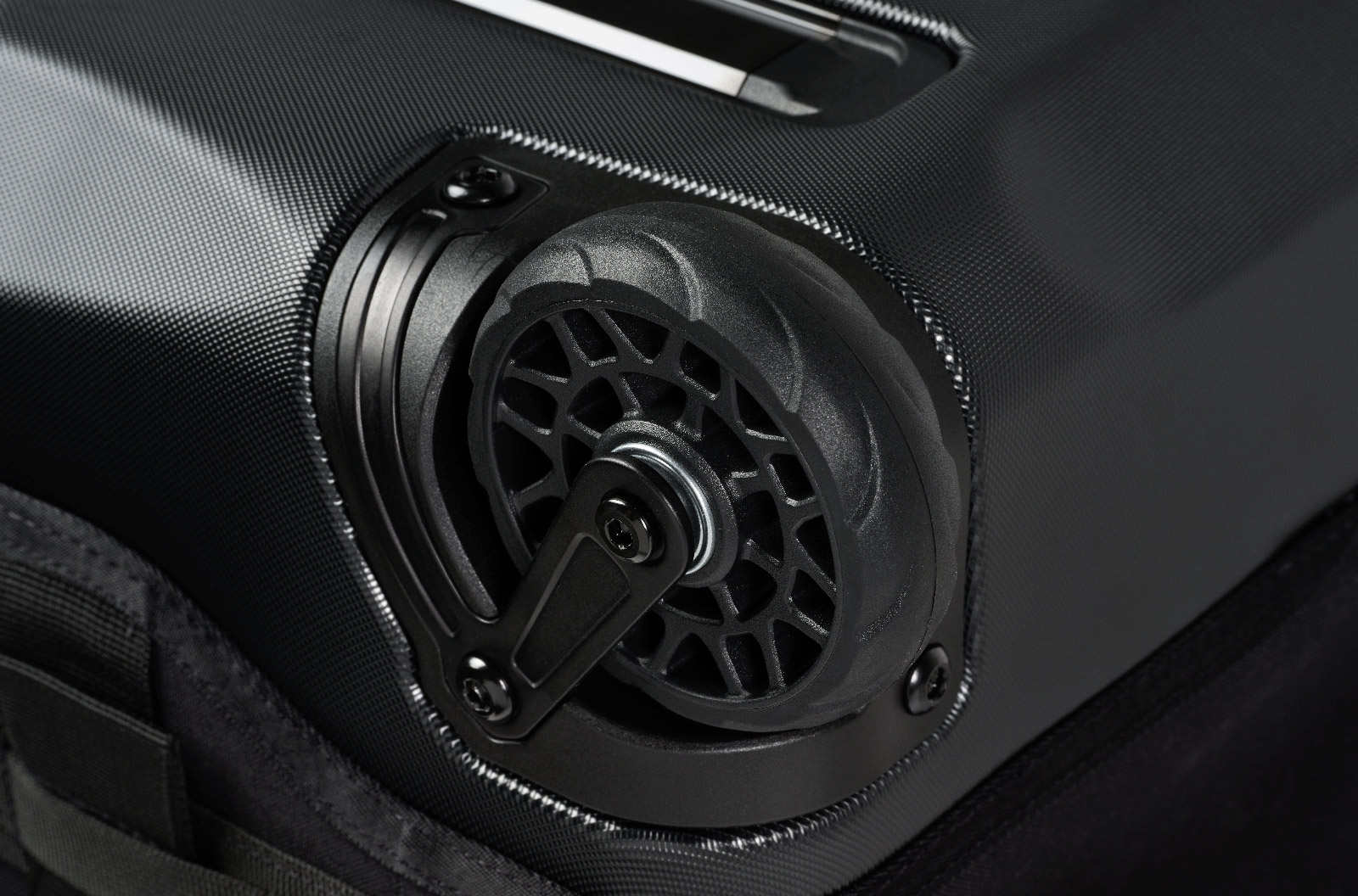 2025_PELI_AEGIS_RollingDuffel_HY22 TRVL BLK_OnWhite_DETAIL WHEEL