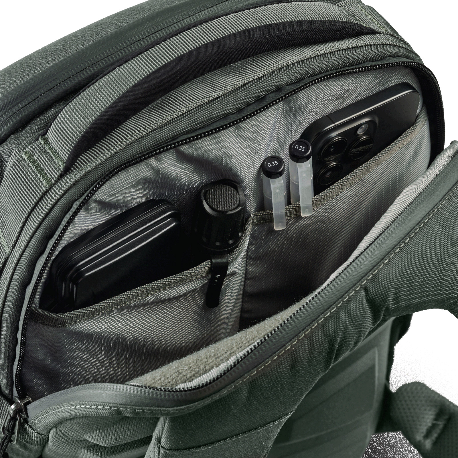 2025_PELI_AEGIS_TravelPack_CHAR_OnWhite_Laptop pocket 2