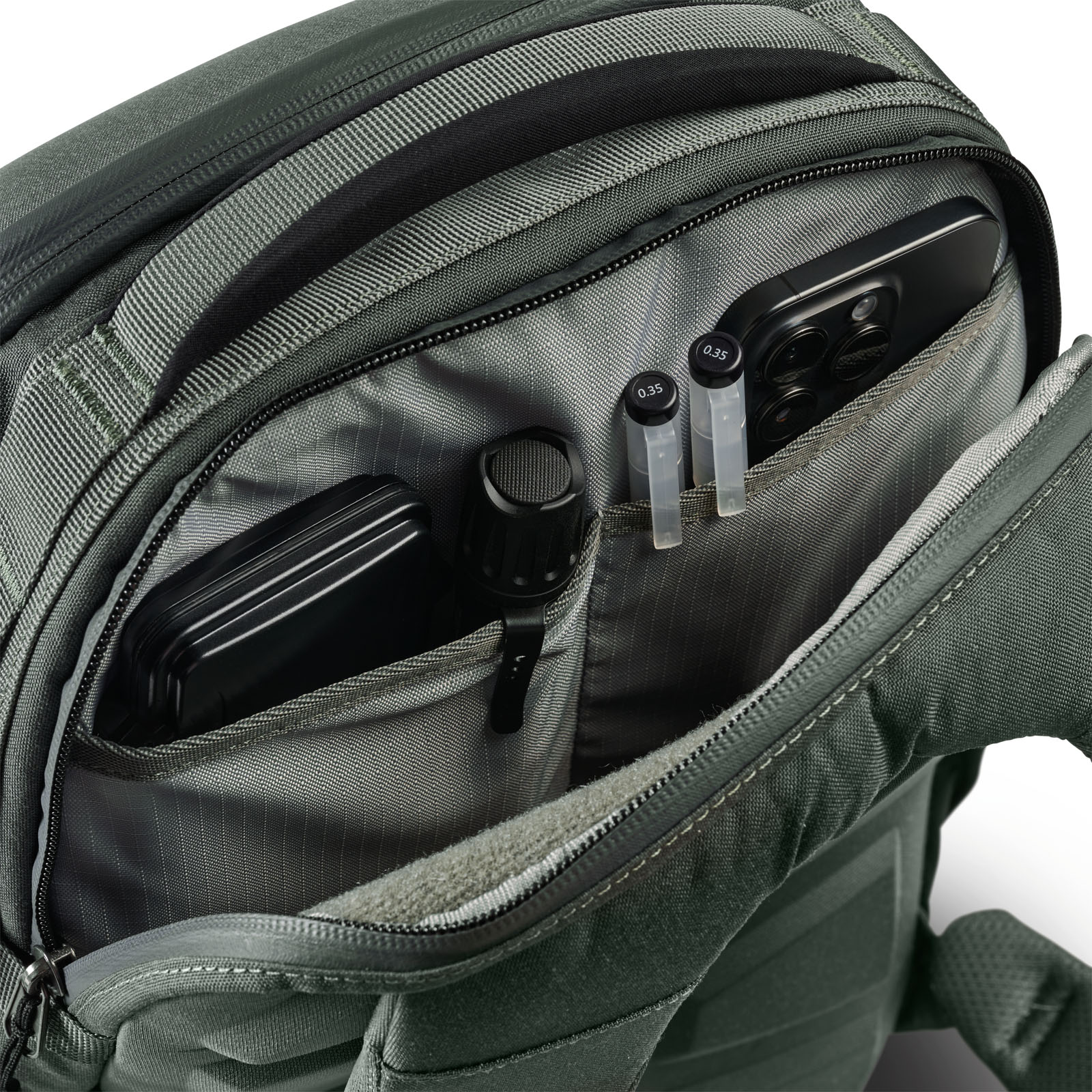 2025_PELI_AEGIS_TravelPack_CHAR_OnWhite_Laptop pocket 2