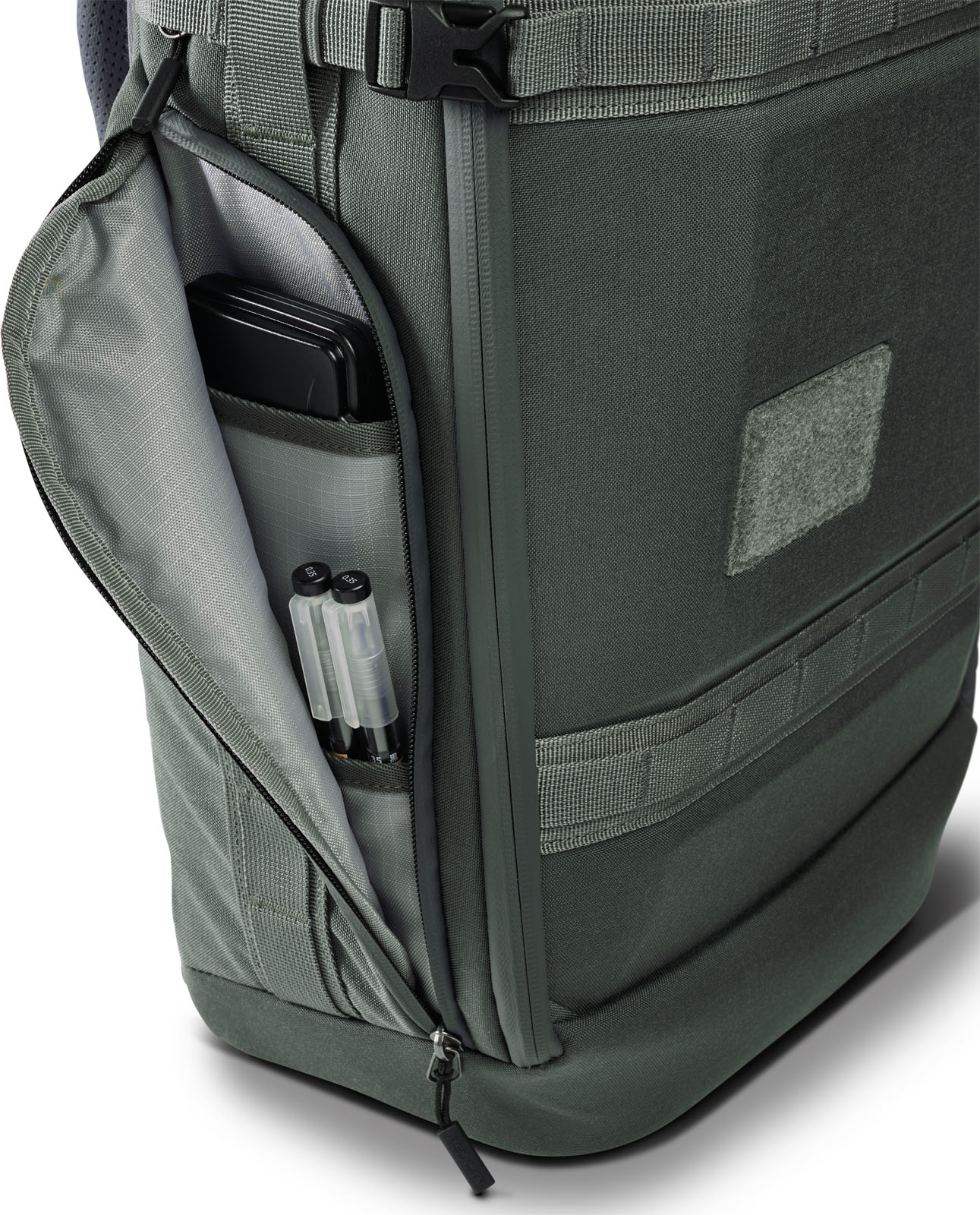 2025_PELI_AEGIS_TravelPack_PX25 TRVL CHAR_OnWhite_Macro Pocket 1